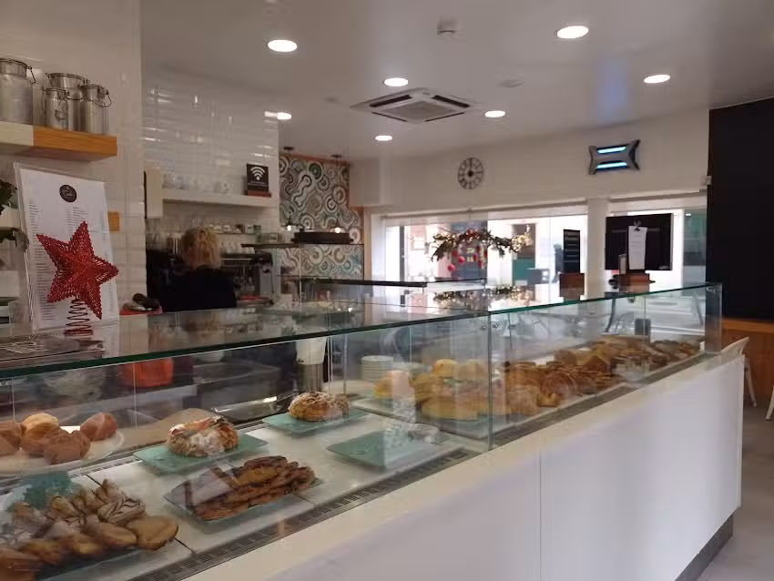 Calé Ii Confeitaria Tradicional Portuguesa