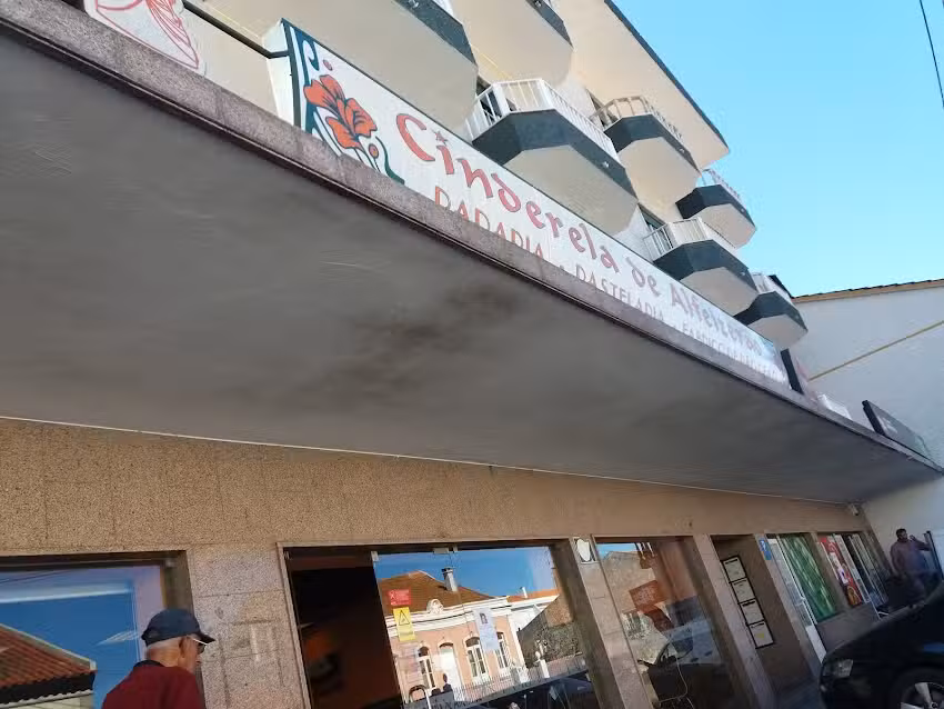 Cinderela Alfeizerão Padaria e Pastelaria Lda