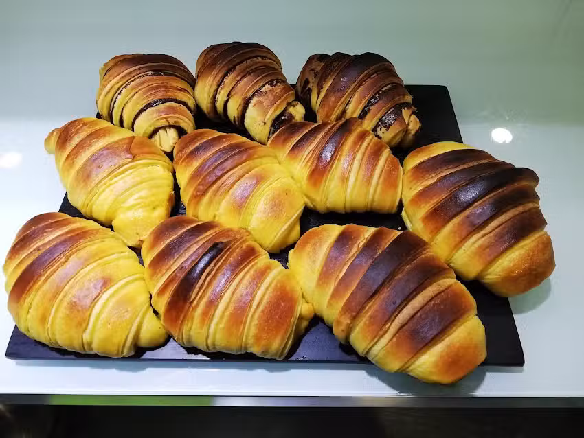 DLírio cafetaria pão quente