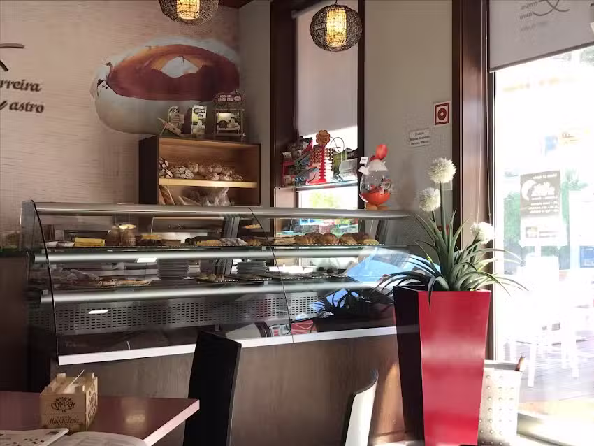 Ferreira de Castro Pastelaria Pão Quente