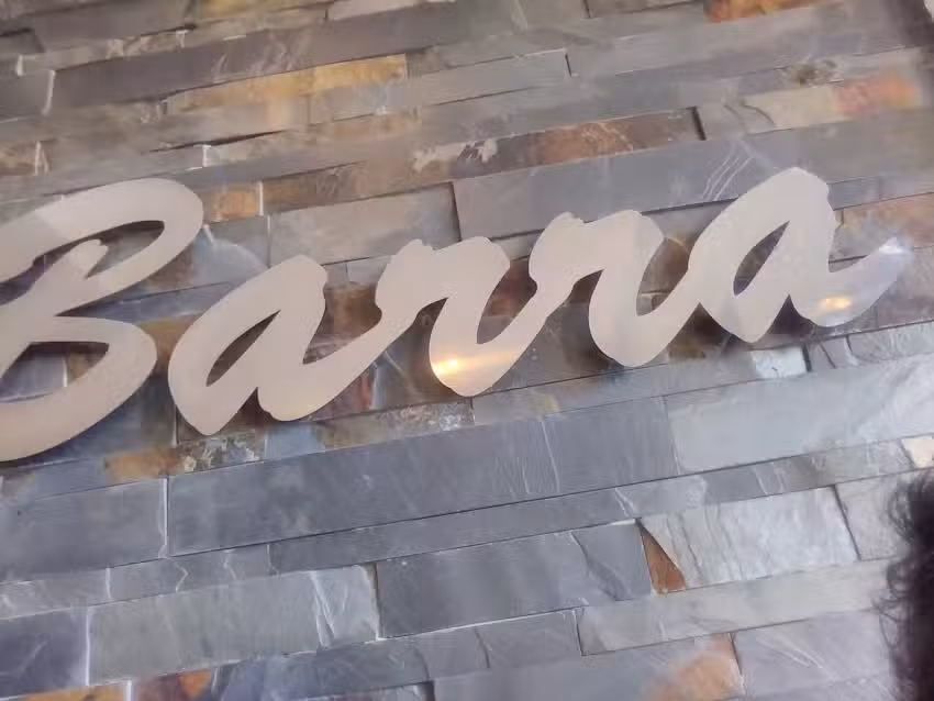 La Barra Café