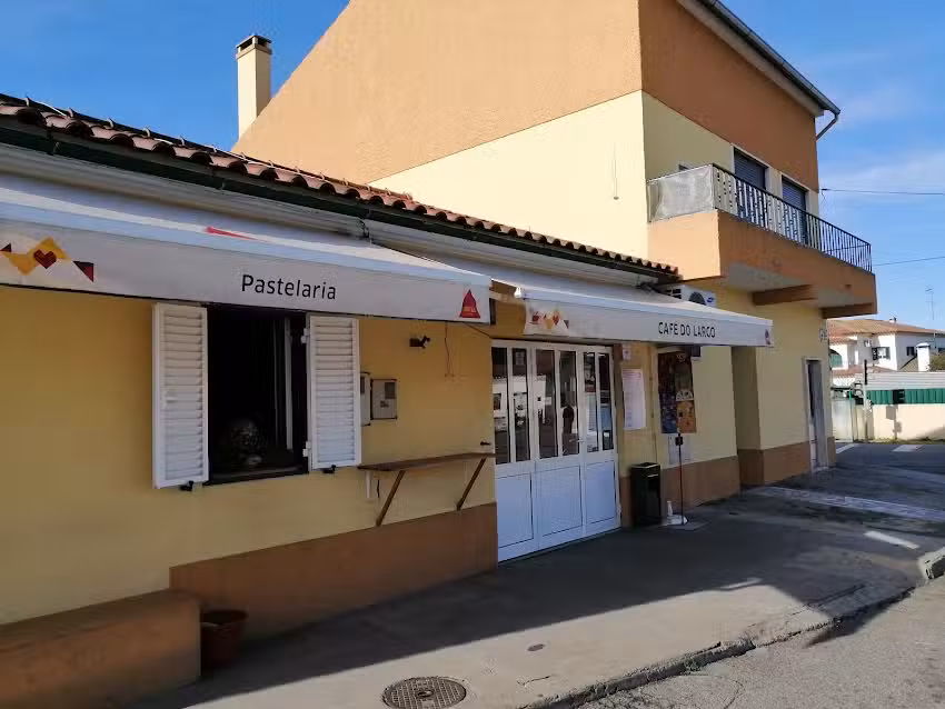 Maurício Rodrigues Café Do Largo Lda