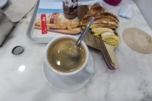 O Melhor Croissant da Minha Rua