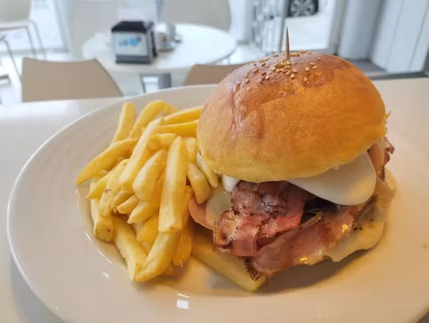 Pão Quente e Confeitaria Doce Rei