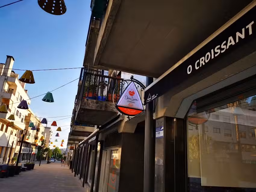Pão Quente E Pastelaria Dona Laura Lda
