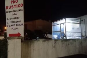 Pão rústico forno de lenha