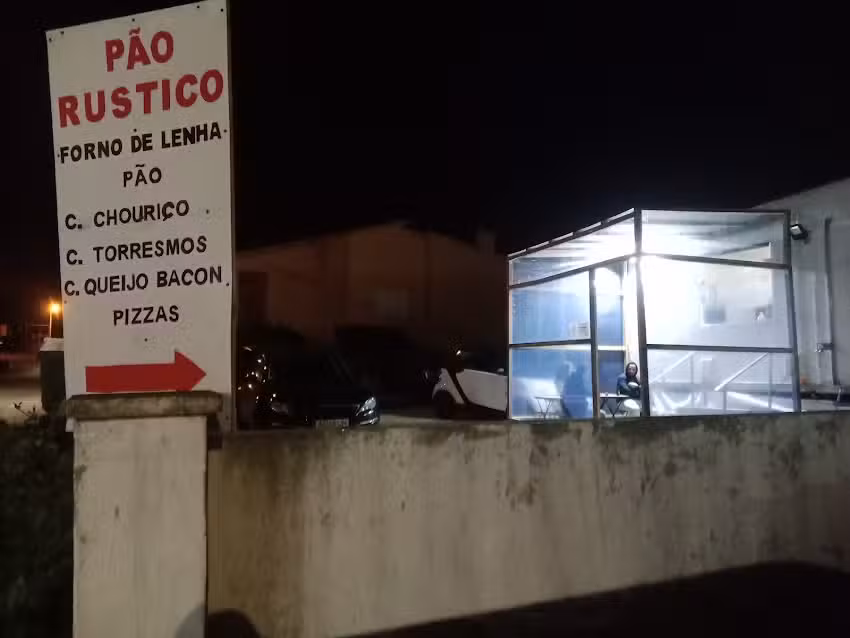Pão rústico forno de lenha